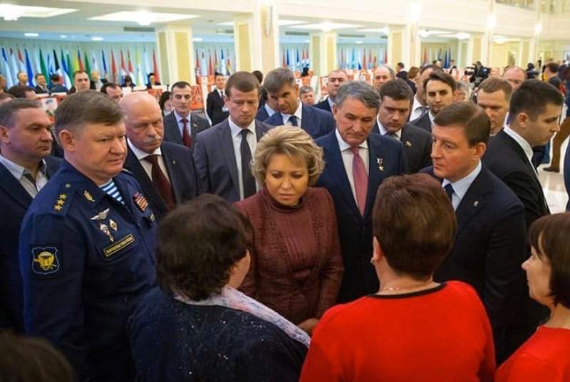 Стихи о 6 роте ВДВ "Не забудет Россия безусые лица", Героям России погибшим в Чечне. С. Кадашников - Kadashnikov.ru Стихи о 6 роте ВДВ "Не забудет Россия безусые лица", Героям России погибшим в Чечне. С. Кадашников